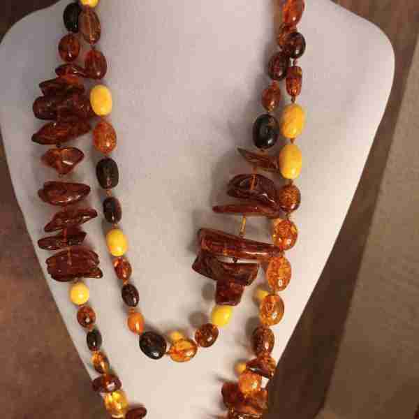 Collar de ámbar pulido y bruto