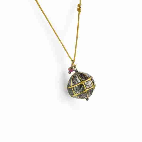 Colgante bola diamantes negros