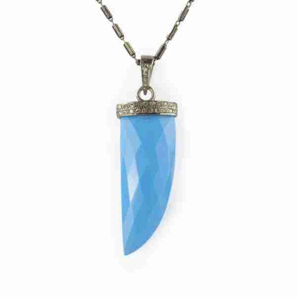Colgante colmillo azul