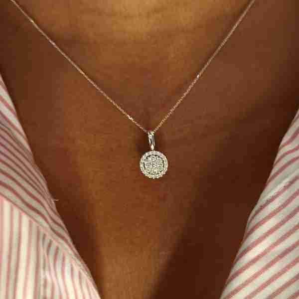 Colgante de oro blanco y brillantes