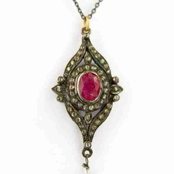 Colgante Estilo Victoriano con Rubí y diamantes