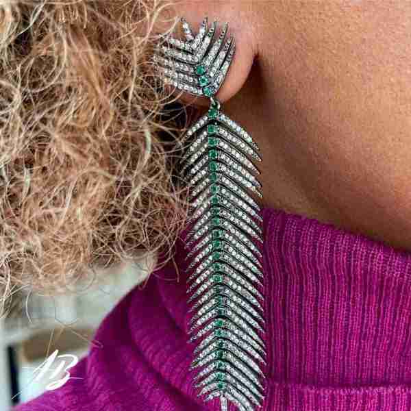 Pendientes de plata con diamantes y esmeralda en el centro