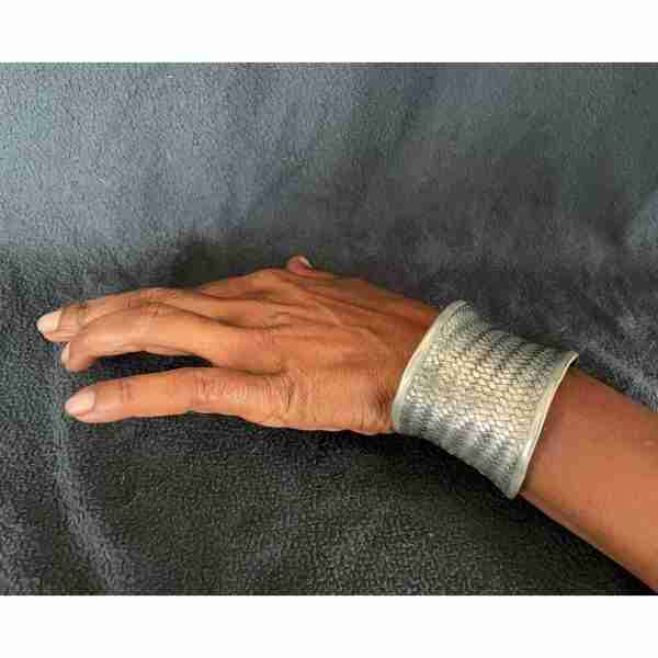 Pulsera ancha de plata  hecha a mano