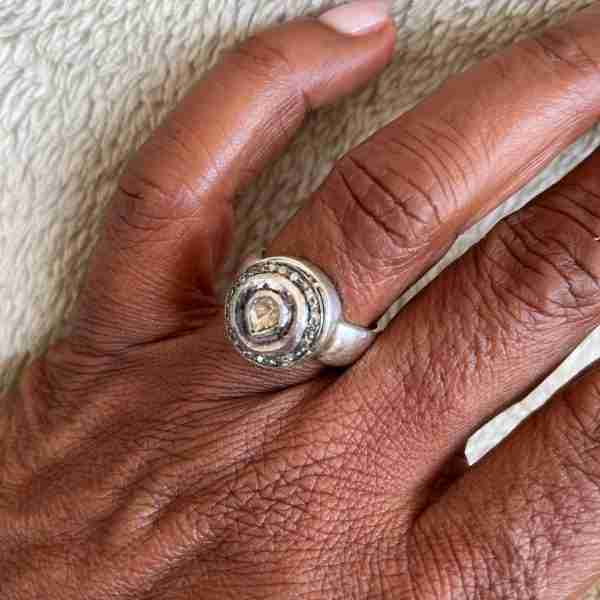 Belkis Collection - Anillo con diamante central