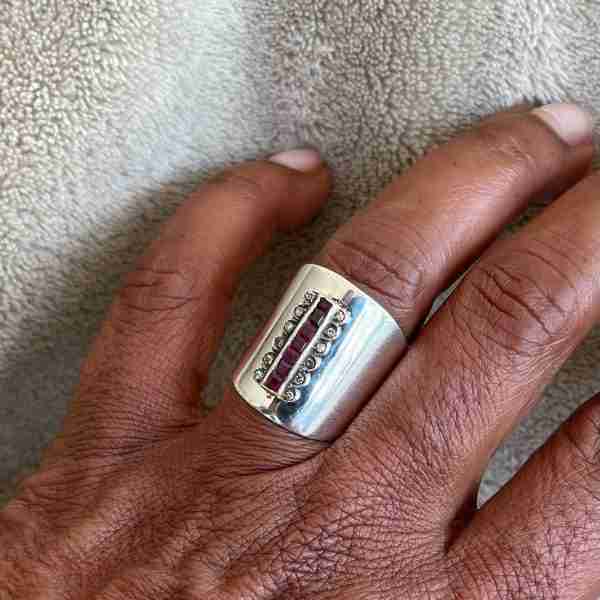 Belkis' Collection - Anillo con rubíes cuadrados