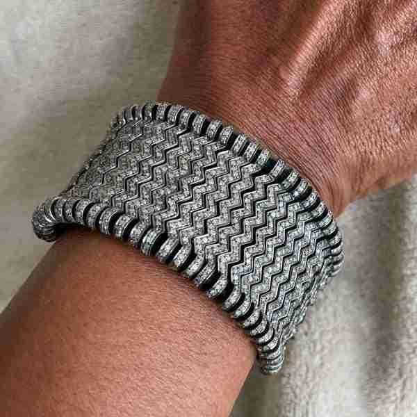 Pulsera ancha tejida a mano