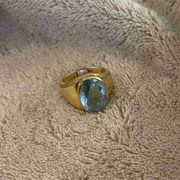 Anillo de oro 18k con aguamarina