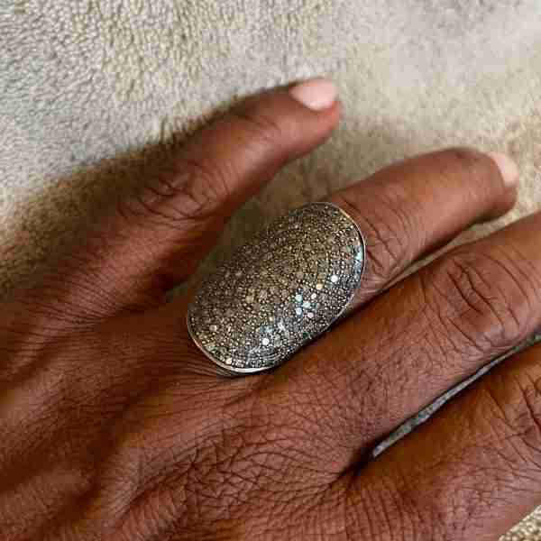 Anillo de plata oxidada con diamantes