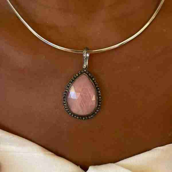 Choker en plata con ópalo rosa