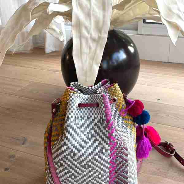 Bolso modelo Saco