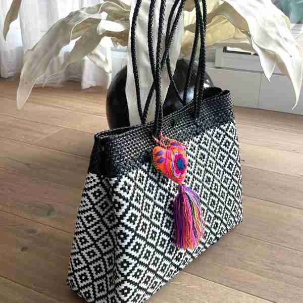 Bolso grande tejido modelo GRAN BOTONES