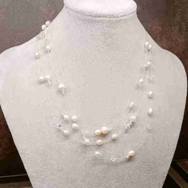Colgante con perlas naturales y cierre de plata 