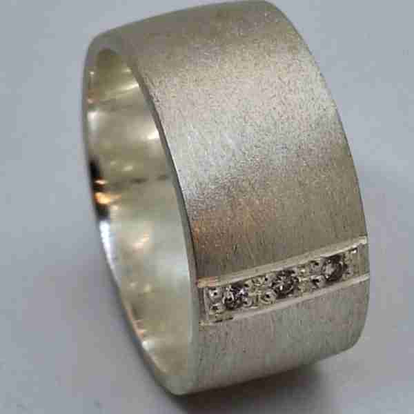 Anillo de plata con 3 brillantes